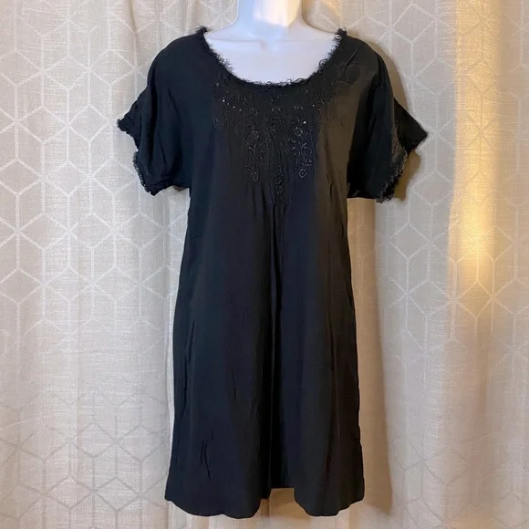 green emerald velvet dress Lucky Brand Women's Drop Waist Embroidered Mini Dress, Caviar, S at Amazon  Women's Clothing store
